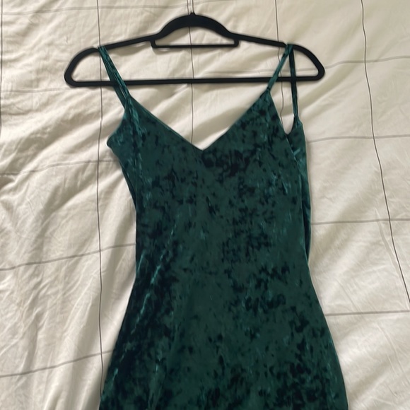 Crushed velvet emerald green cowl back midi dress size 2 - Picture 2 of 7